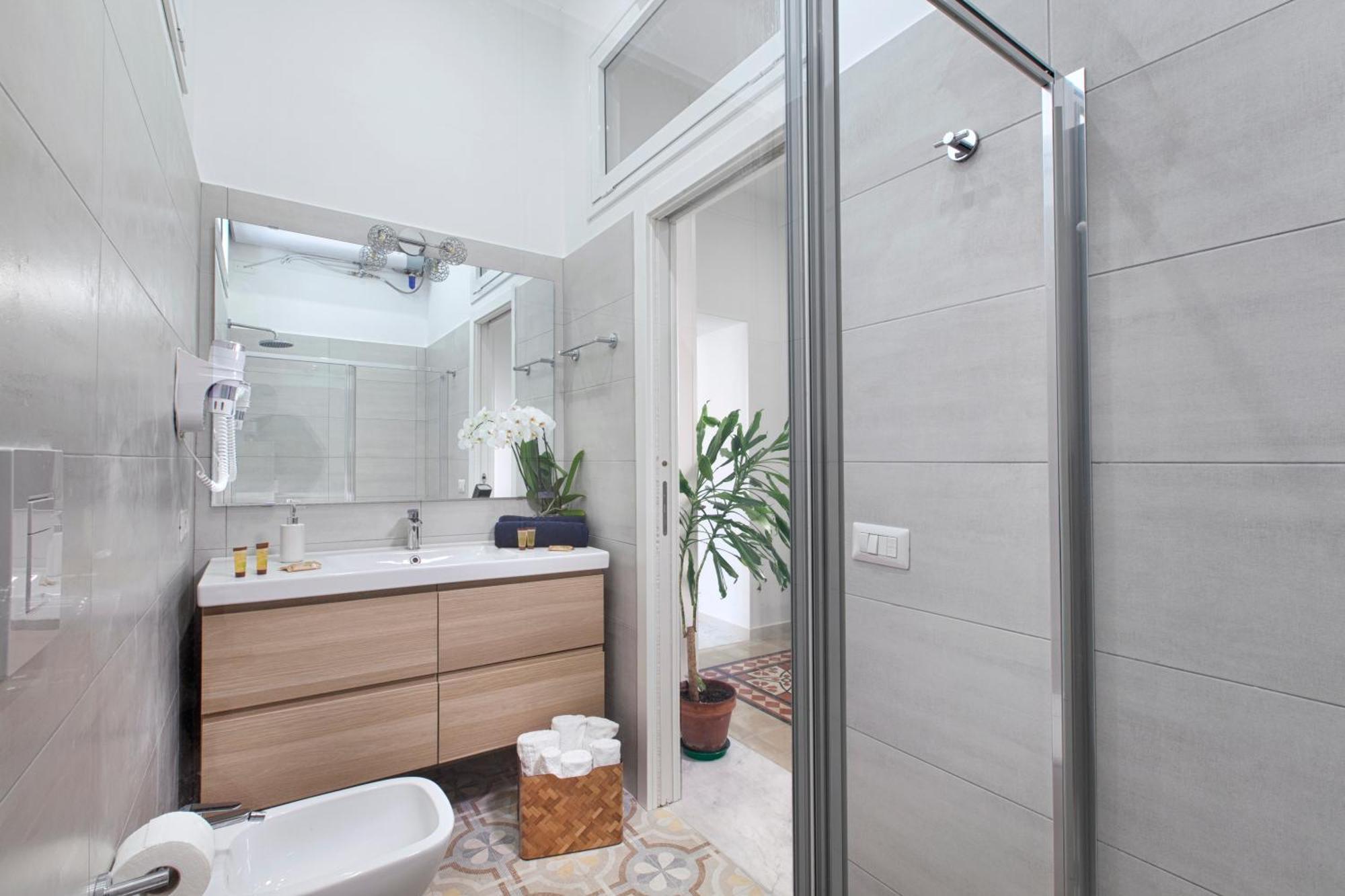 Shine House Holiday home *